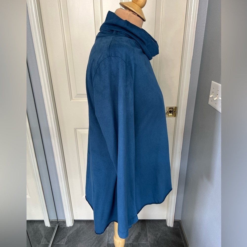 The Pyramid Collection Wrap Front Top - Picture 5 of 7